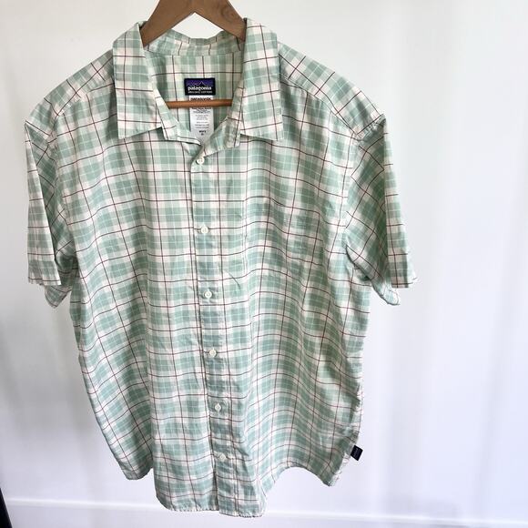 Patagonia Fezzman Men's Striped Short Sleeve Button Up Shirt Size XL - Picture 1 of 7
